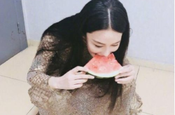 网红小雪吃瓜照片图片高清,高清美照曝光引网友热议